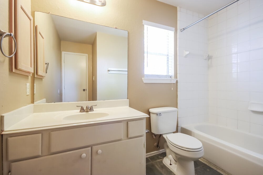 Building Photo - 2610 Heather Knoll Dr
