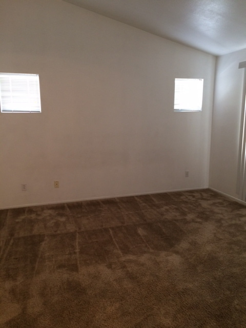 Building Photo - 3 BEDROOM, 2 BATH VICTORVILLE HOME. COMMUT...