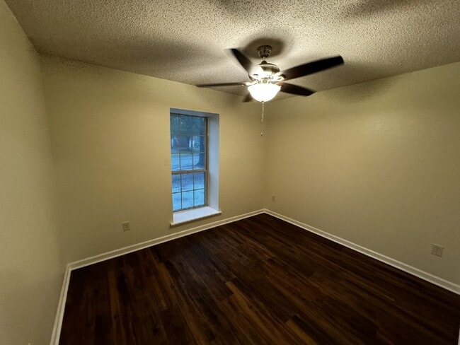 Building Photo - House for Rent