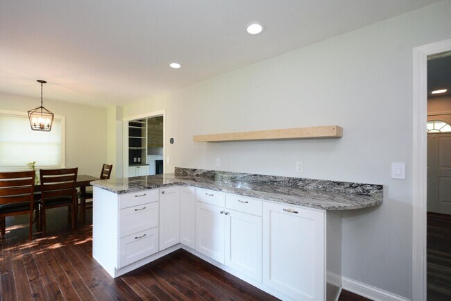 Building Photo - Beautiful 3-Bed 3-Bath Home in Golden Valley - Available 6/1!
