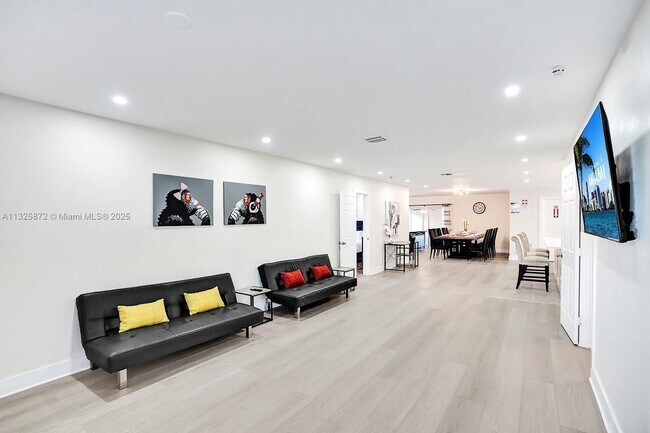 Building Photo - 1018 Adams St