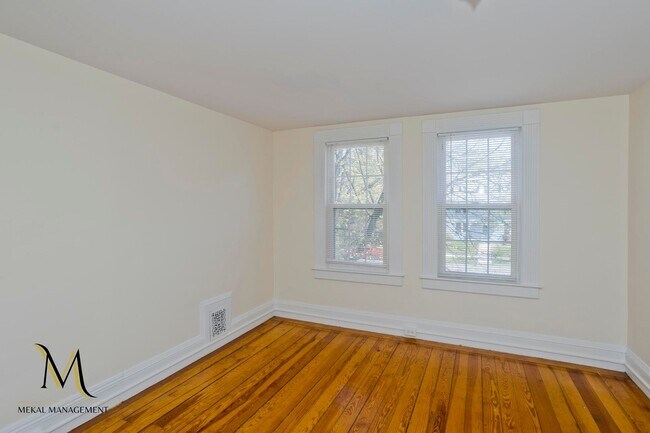 Building Photo - 208-210 Fort Pleasant Ave