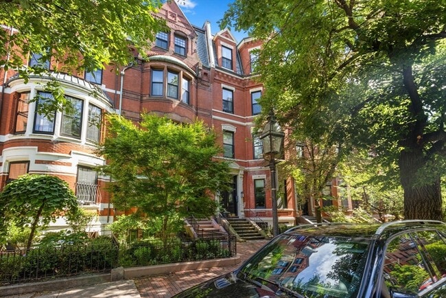Building Photo - 230 Marlborough St