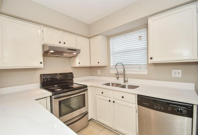 Building Photo - 3150 Walnut Bend Ln