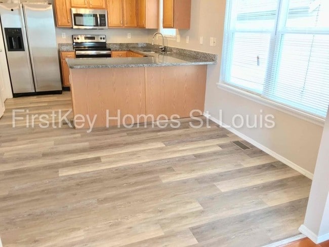 Building Photo - 14 Rivermeadows Dr