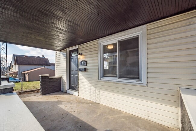 Building Photo - Stunning 2 bedroom home in Mt. Washington available May 1!