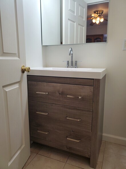 Upgraded baths - 17961 Lull St