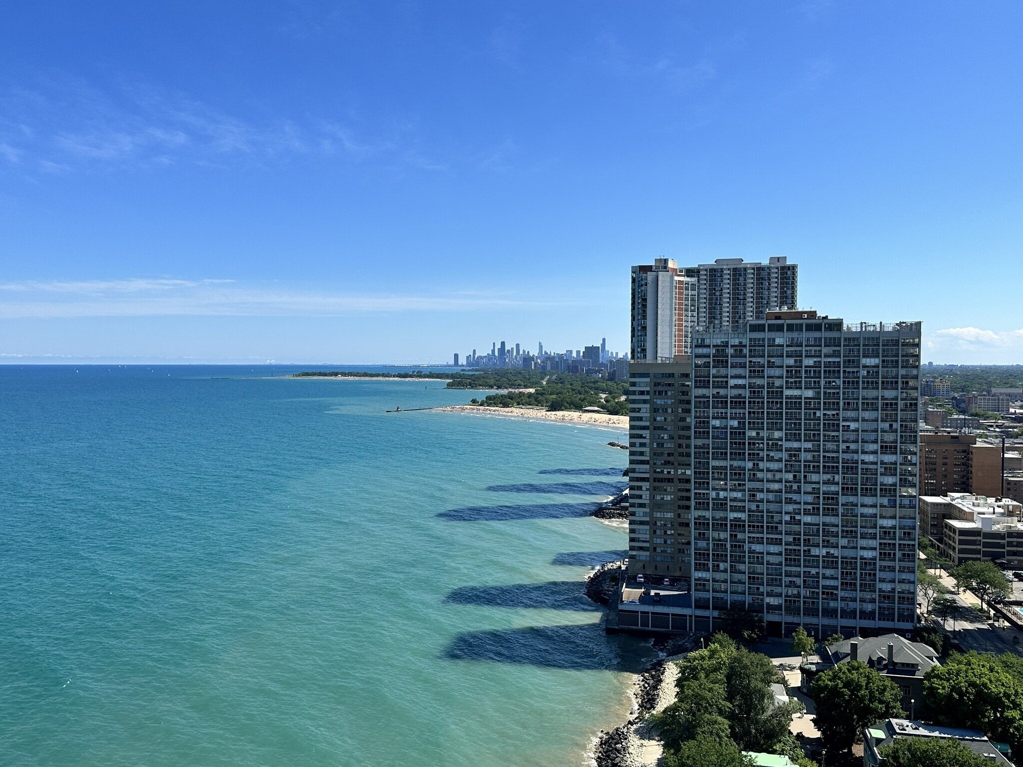 Roof Top Deck - 6301 N Sheridan Rd