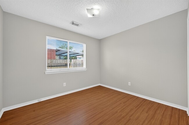 Building Photo - 2306 Lord Nelson Dr