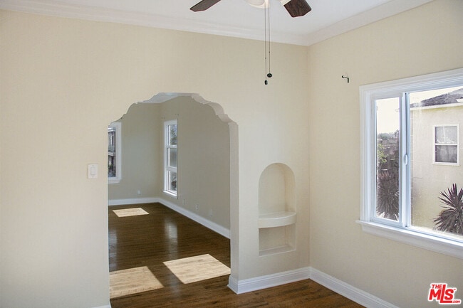 Building Photo - 6071 1/2 Pickford St