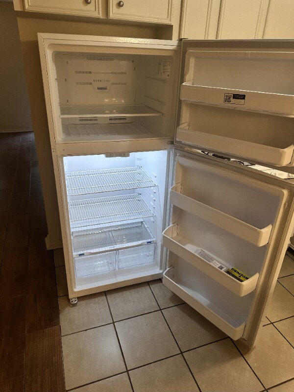 Building Photo - 106 E Woodcrest Dr