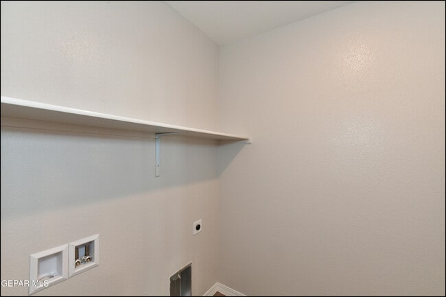 Building Photo - 2712 Sammy Cervantes St