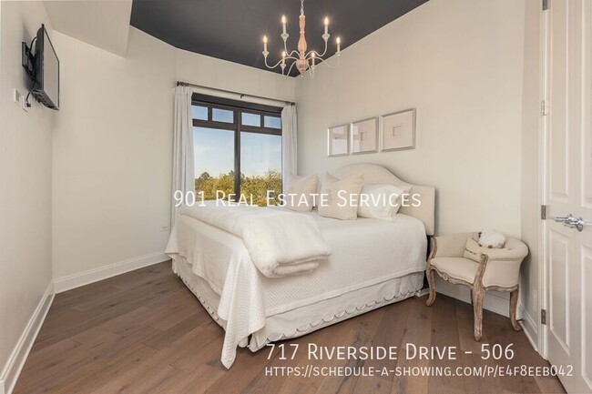 Building Photo - 717 Riverside Dr