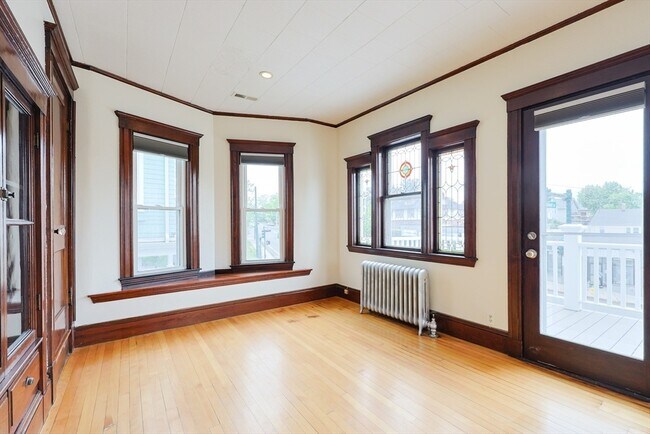 Building Photo - 294 Belmont St
