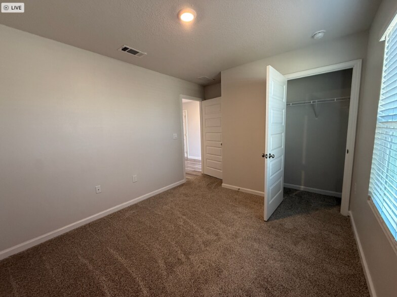 Building Photo - 437 Scarborough St