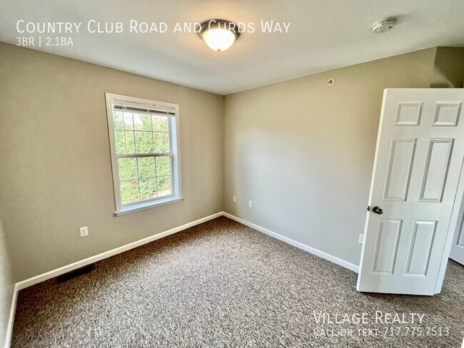 Building Photo - 705 Country Club Rd