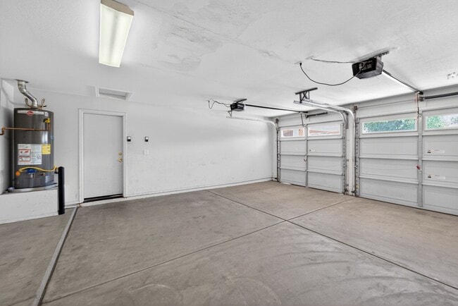 Building Photo - Spacious Gilbert Corner Lot Rental with 4 Bedrooms, Vaulted Ceilings & Private Backyard Retreat