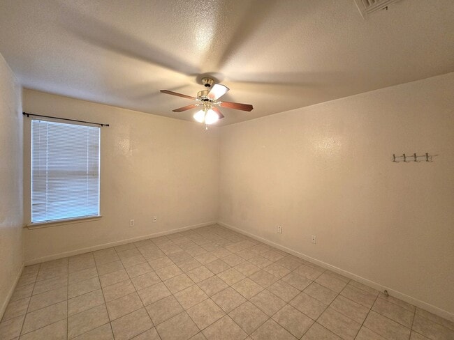 Building Photo - 1411 Nicholas Cir