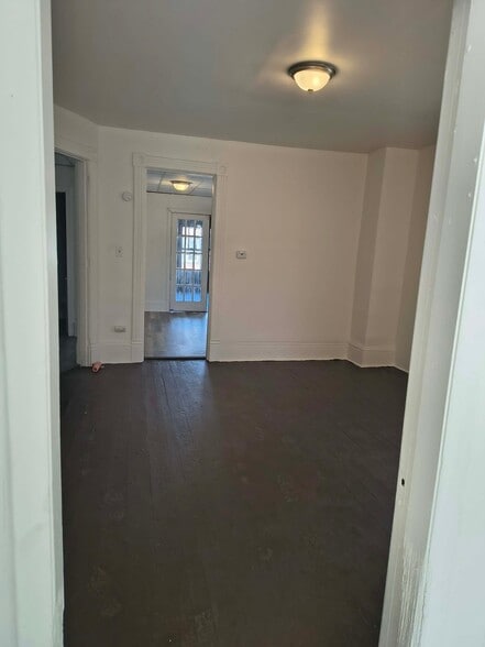 Building Photo - 225 E 5th Ave