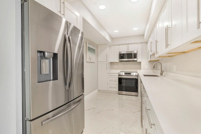 Building Photo - 3450 S Ocean Blvd