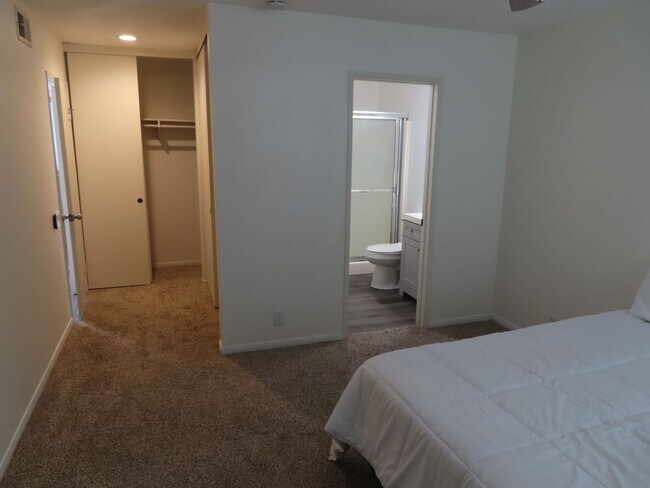 Building Photo - Partially Furnished Two Bedroom Condo in College Area