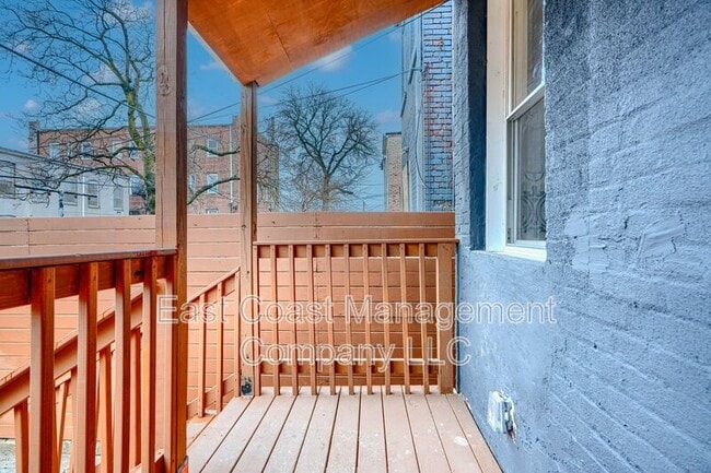 Building Photo - 319 S Mount St