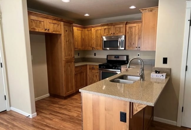 Building Photo - 20256 Badger Rd