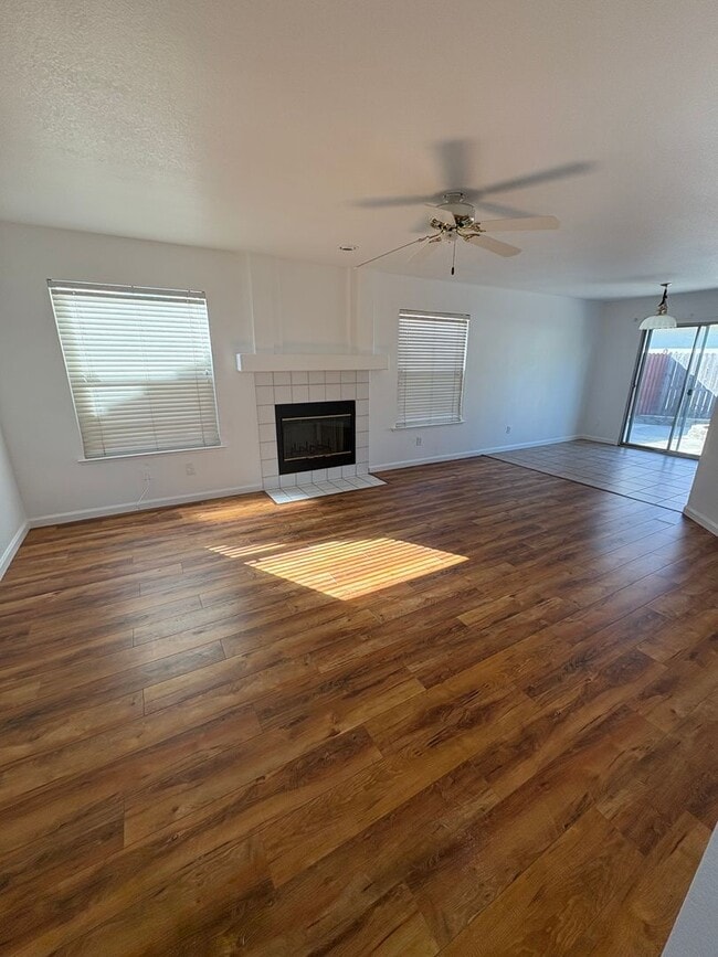 Building Photo - Spacious 4 bed/3 bath in Elk Grove 95624 M...
