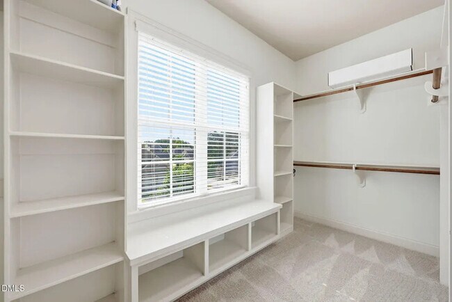 Building Photo - Lease OR Lease to Own