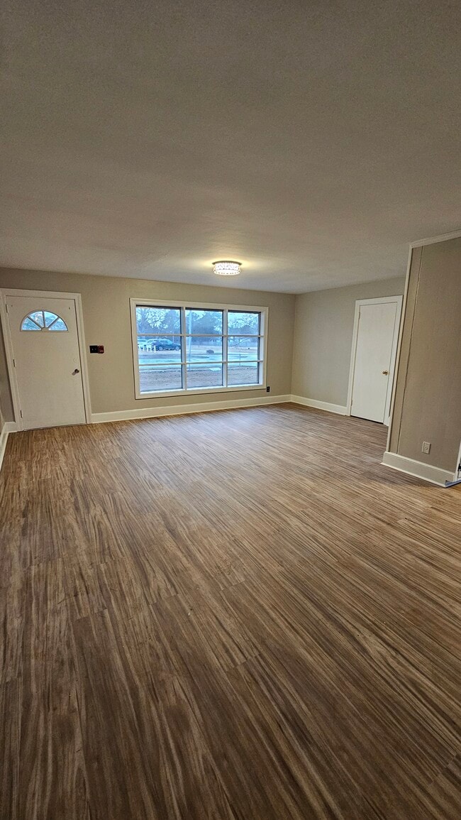 Building Photo - 202 N Caswell St