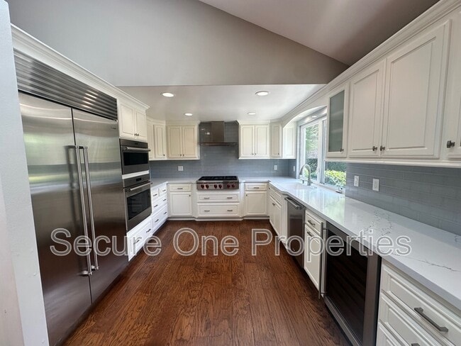 Building Photo - 1695 Berkshire Dr