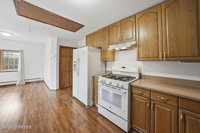 Building Photo - 120 2nd St