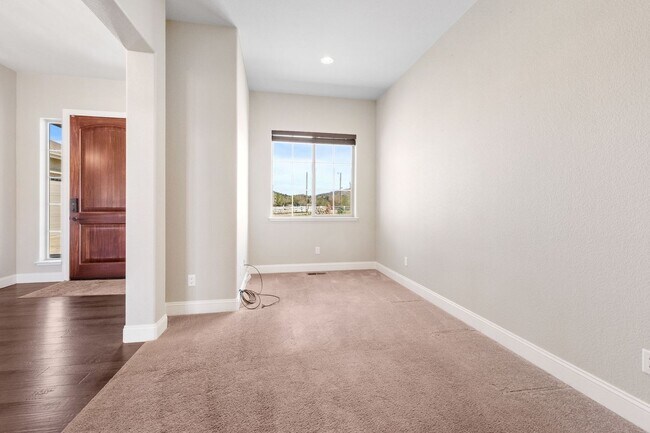 Building Photo - 1015 N Cantlon Ln