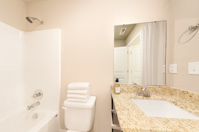 Building Photo - Charming 3-Bed, 2-Bath Home in Blue Springs