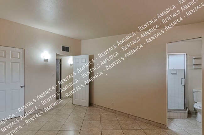 Building Photo - 7002 E Kirkland Dr
