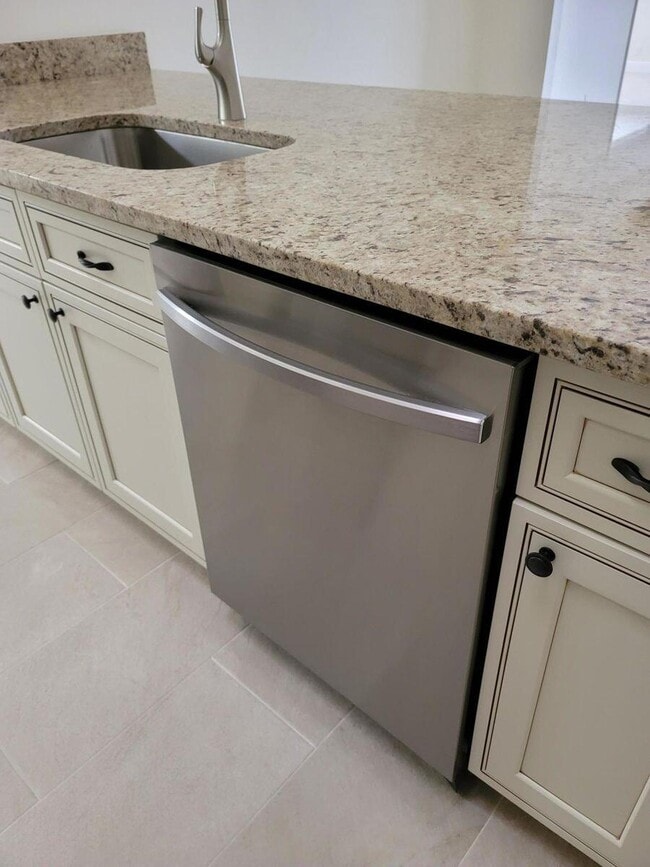 Building Photo - 11000 Ladera Ln