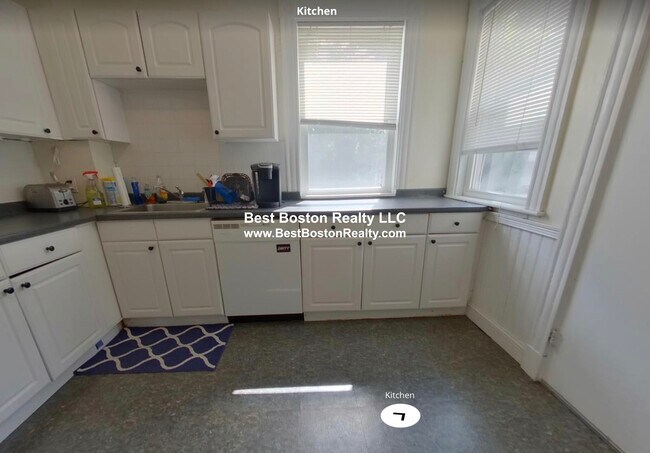 Building Photo - 26 Marathon St