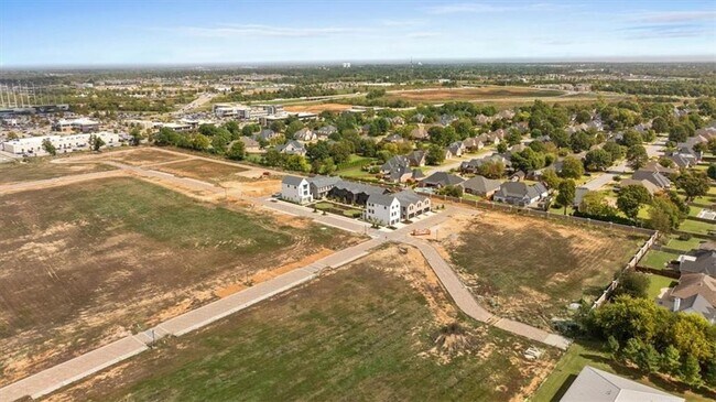 Building Photo - 4611 S 47th St