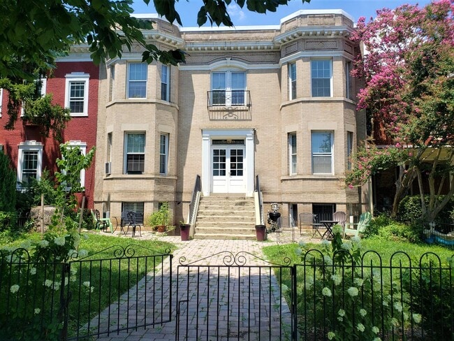 Primary Photo - 634 North Carolina Ave SE