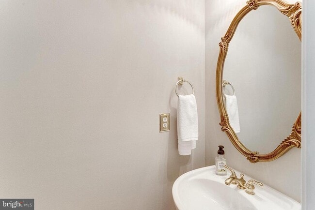 Building Photo - 14220 Madrigal Dr