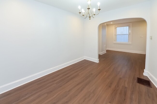 Building Photo - 2021 Dennie St
