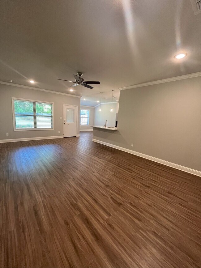 Building Photo - Country Heights #1102