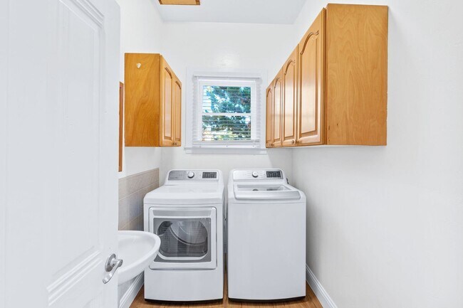 Building Photo - Downtown Napa 2 bdrm 1.5 Bath Home Availab...