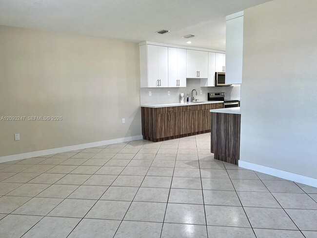 Building Photo - 1175 W 33rd Pl