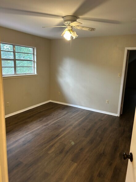 Building Photo - 867 Belden Dr