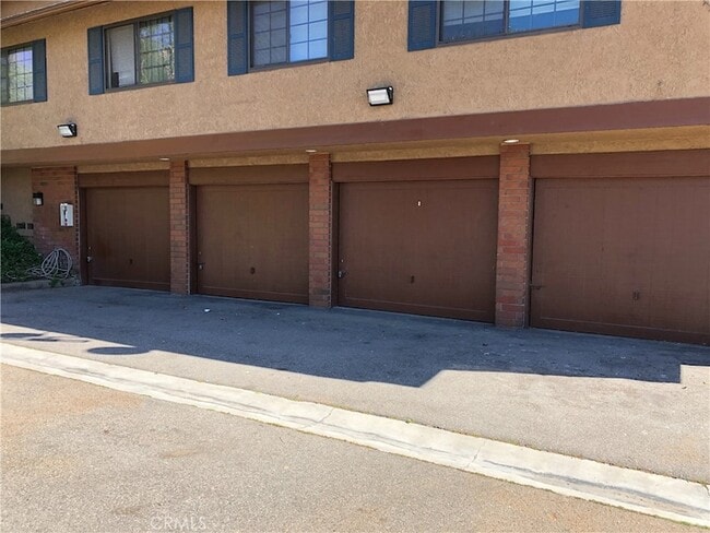 Building Photo - 2965 N Orange Olive Rd