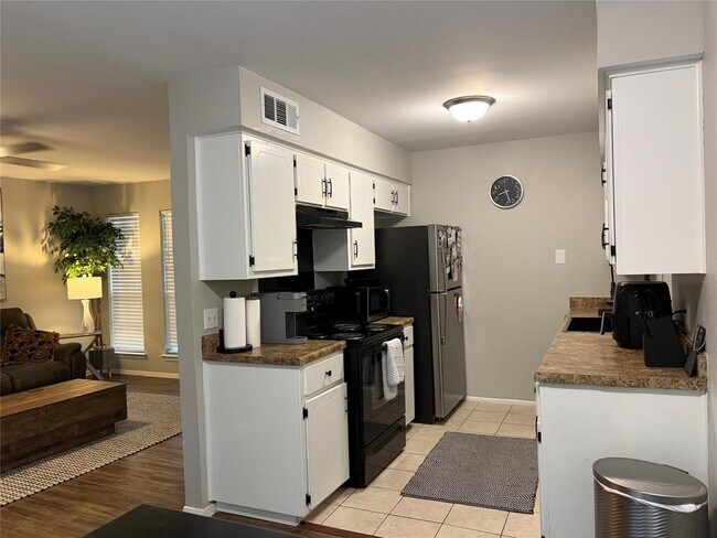 Building Photo - 1400 Vista Ridge Cove
