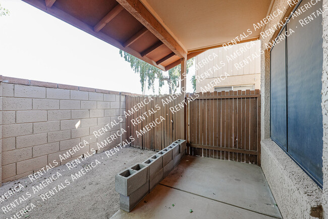 Building Photo - 14838 N 24th Dr