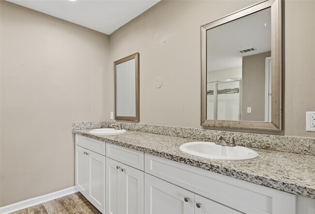 Building Photo - 3424 Balboa Cir