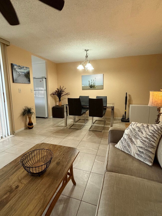 Building Photo - 353 S US Hwy 1